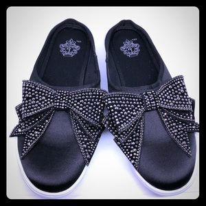 ❤️❤️❤️ Bow-jeweled mules